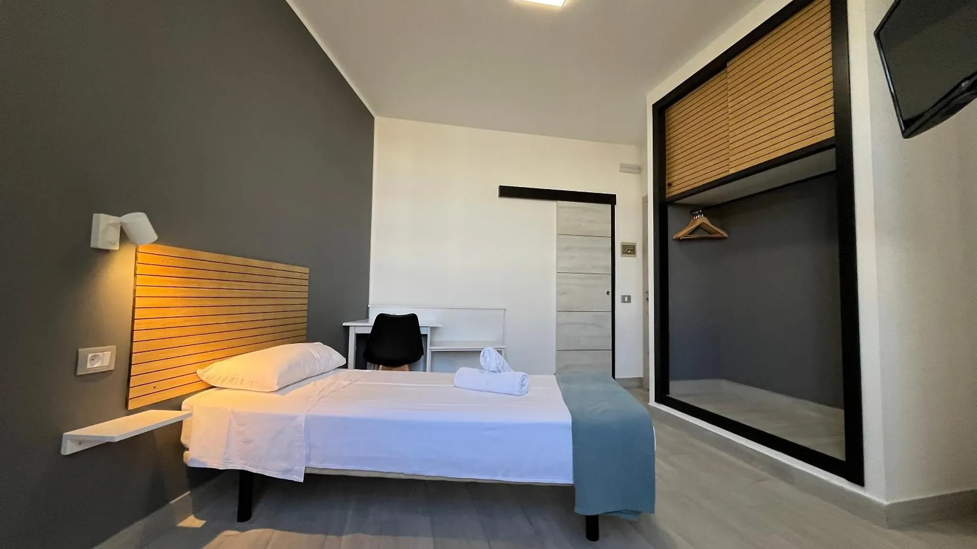 Hotel Pension Cassandra Buzanada 0*,  Spain
